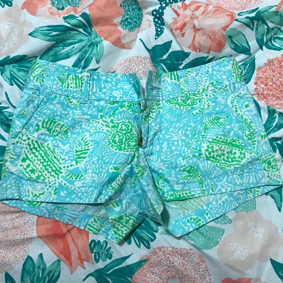 Lilly Pulitzer Walsh Shorts in Get Crackin - Picture 1 of 1